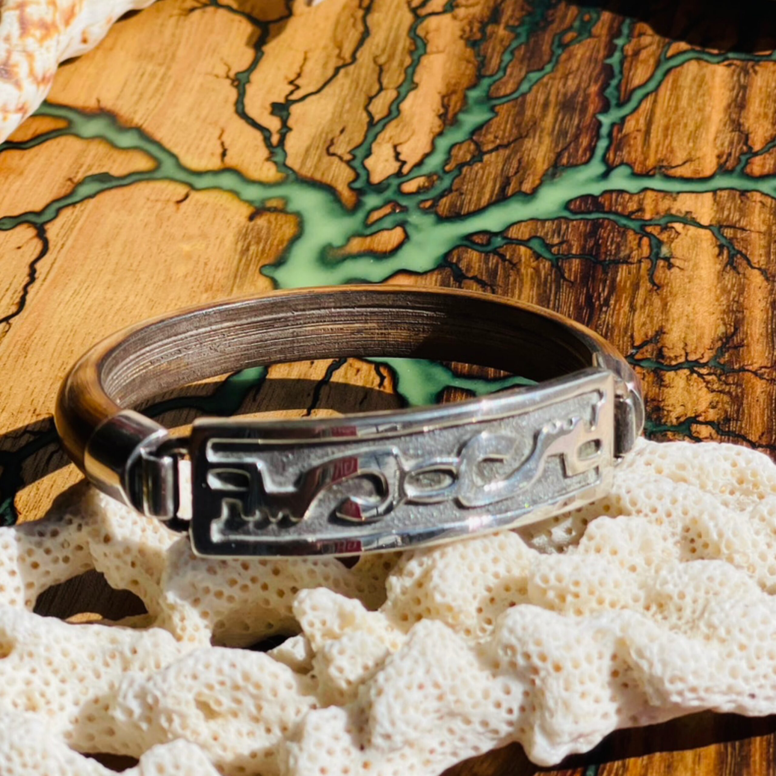 Liz Gallie Clasp Bangle - WM1