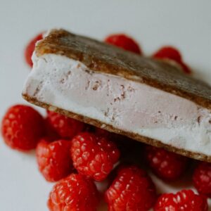 YUMBAR Raspberry and Cream 100ml